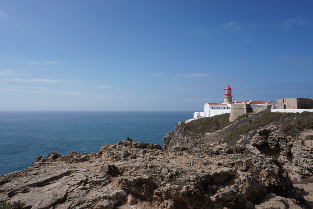 Leuchtturm auf Klippe