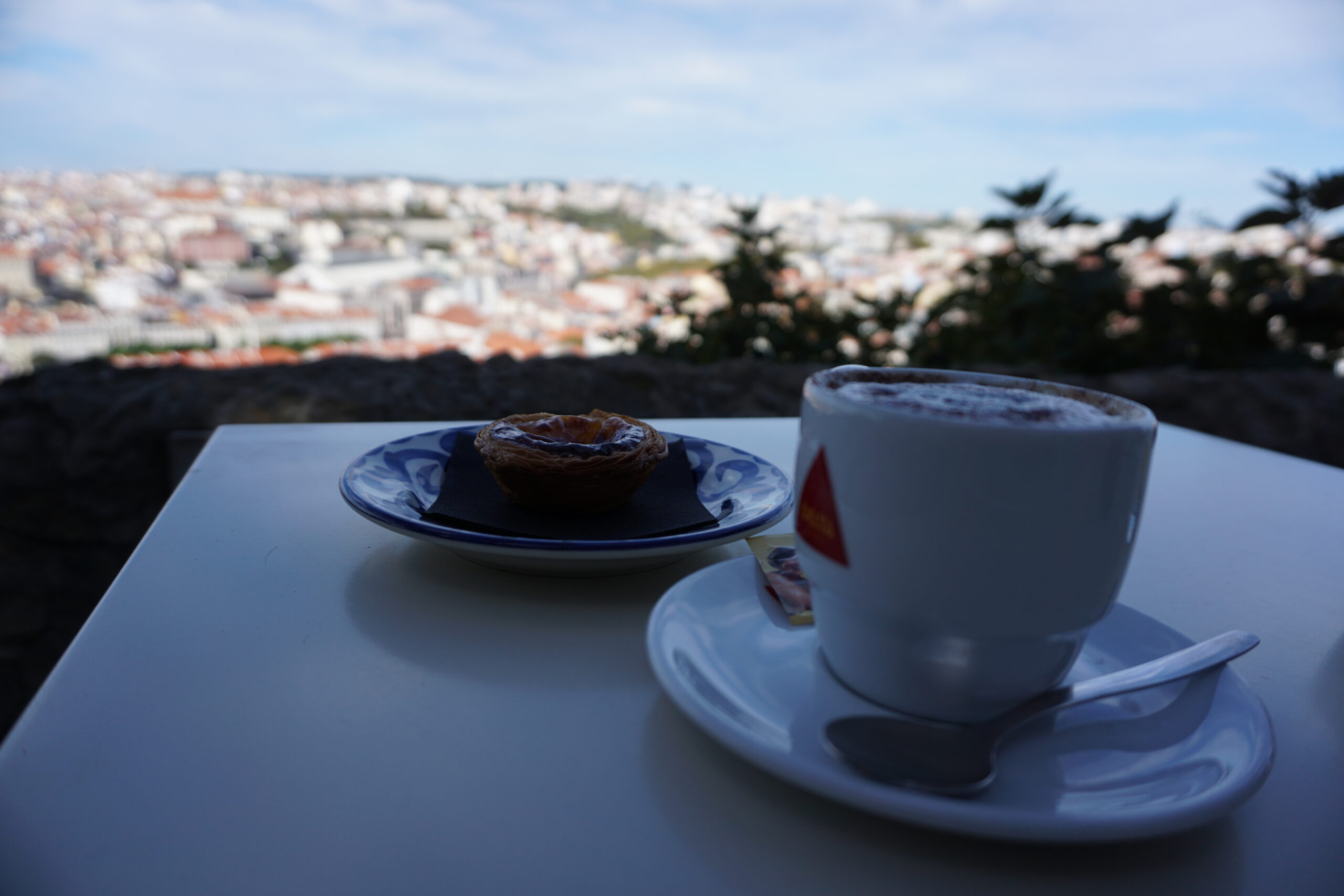 Kaffee und Pastel de Nata